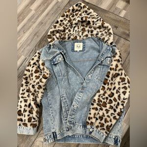 Denim and faux fur jacket.